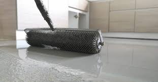 Self-leveling roller paint