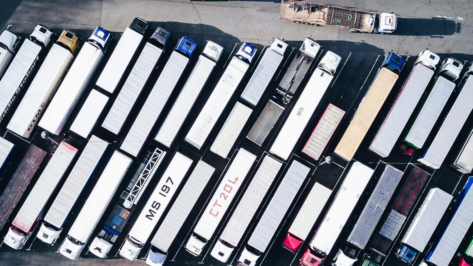 Truck Maintenance & Dispatch Hub