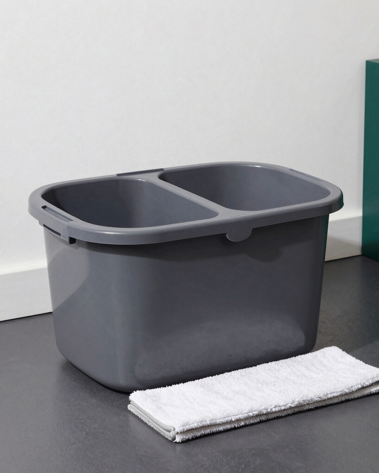 Dual-Chamber Spin Mop System