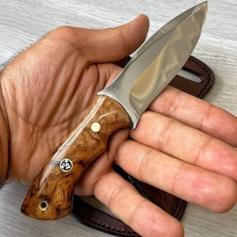 Handmade Walnut Handle Fixed Blade Hunting Knife handmade in Wazirabad, Punjab, Pakistan
