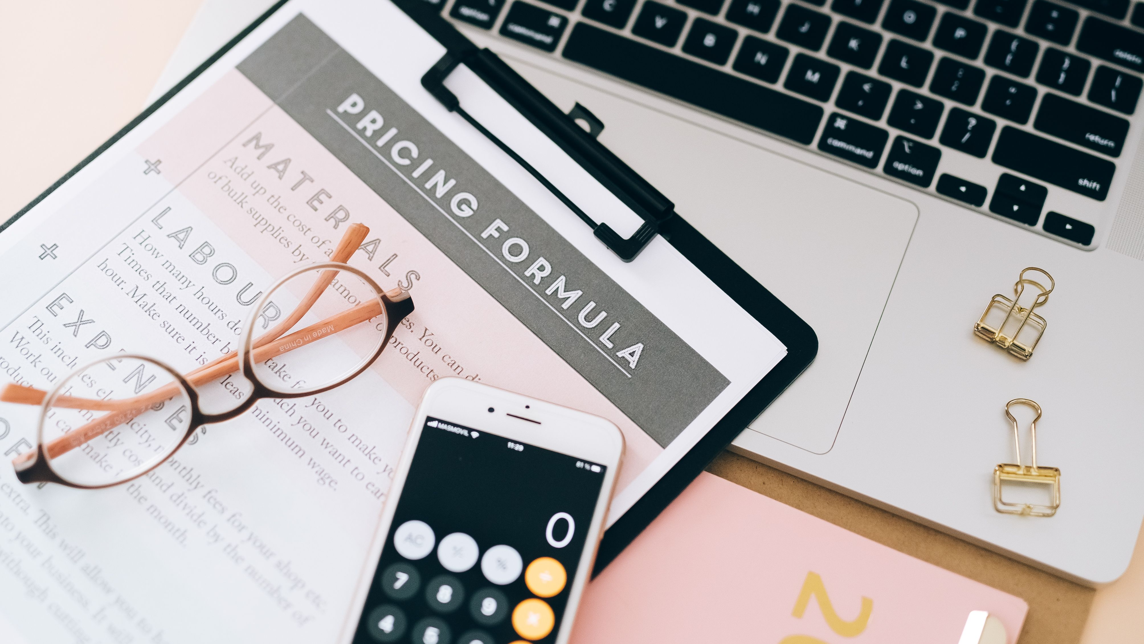 Pricing & Packaging Guide — Tiers, Value Framework & Rate Calculator