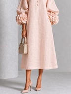 Jade - Robe Midi Rose Fleurie à Boutons et Manches Volumineuses