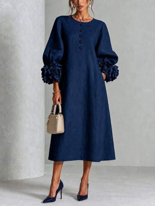 Robe midi bleu marine à boutons fleuris et poignets floraux
