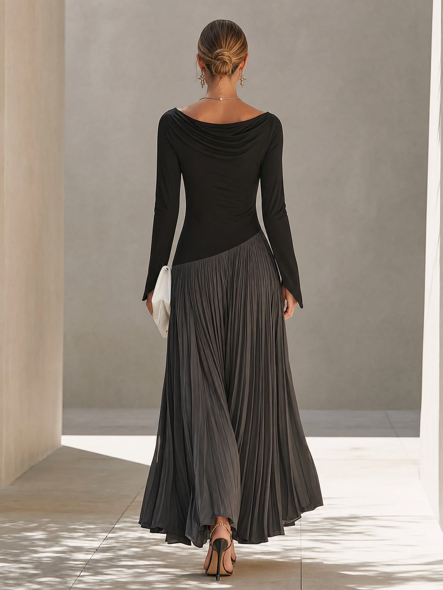 Avriel - Robe Maxi Plissée Bicolore Noire et Grise à Encolure Drapée
