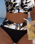 DÉCOUPE BIKINI BRETELLES