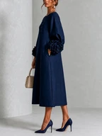 Robe midi bleu marine à boutons fleuris et poignets floraux