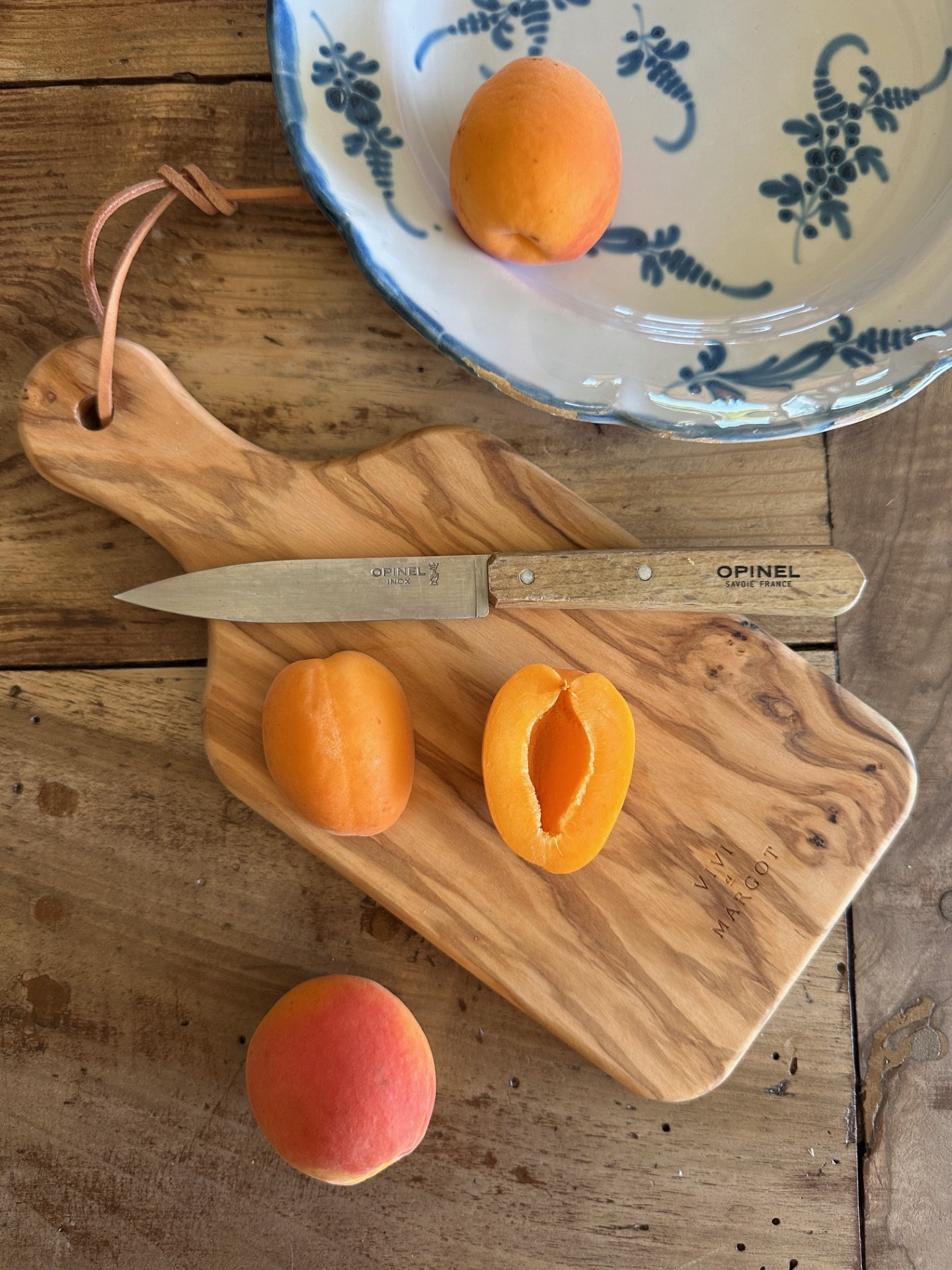 Petite Board in Olive Wood