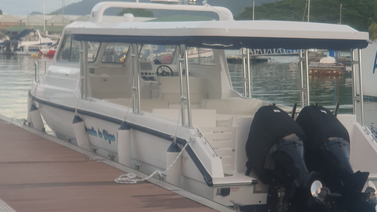 Praslin & Ladigue Islands Tour with Bicycle