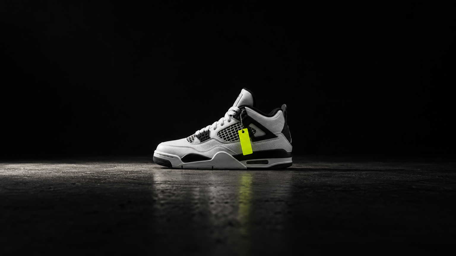 Authenticated court sneaker with a lime LOCKR tag