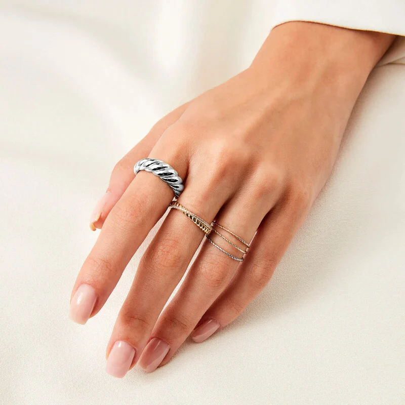 Croissant Ring | White Gold