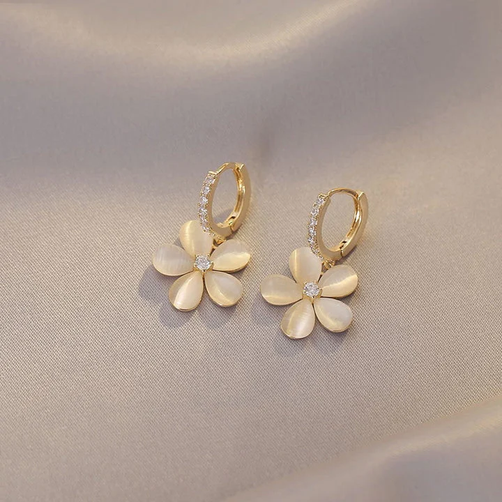 Ignatia Bellastra Earrings | Gold