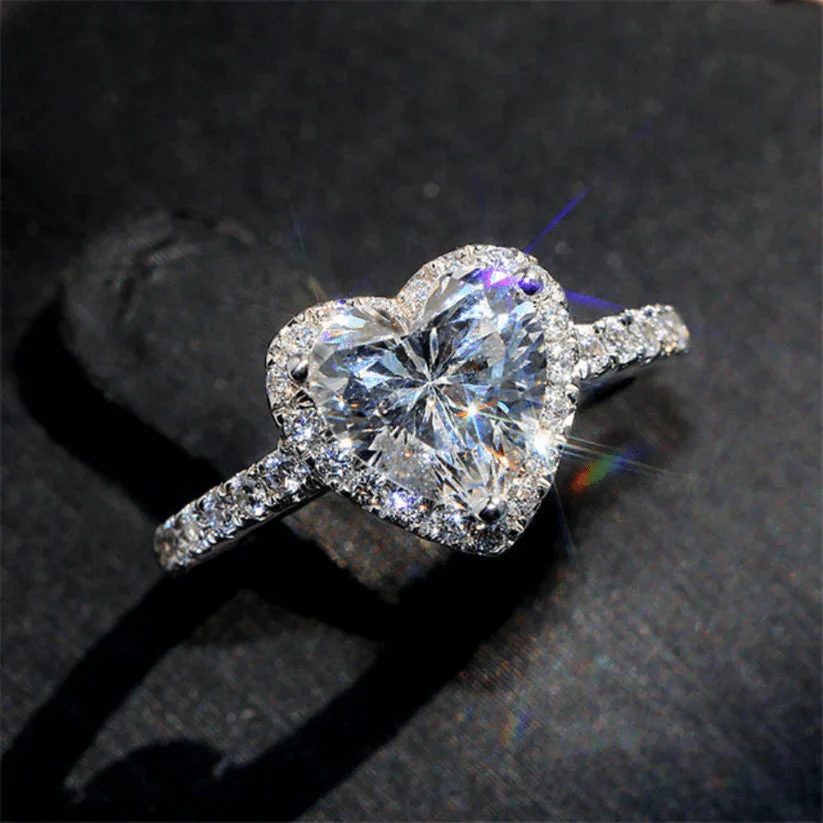 Coralia Amouré Ring | White Gold
