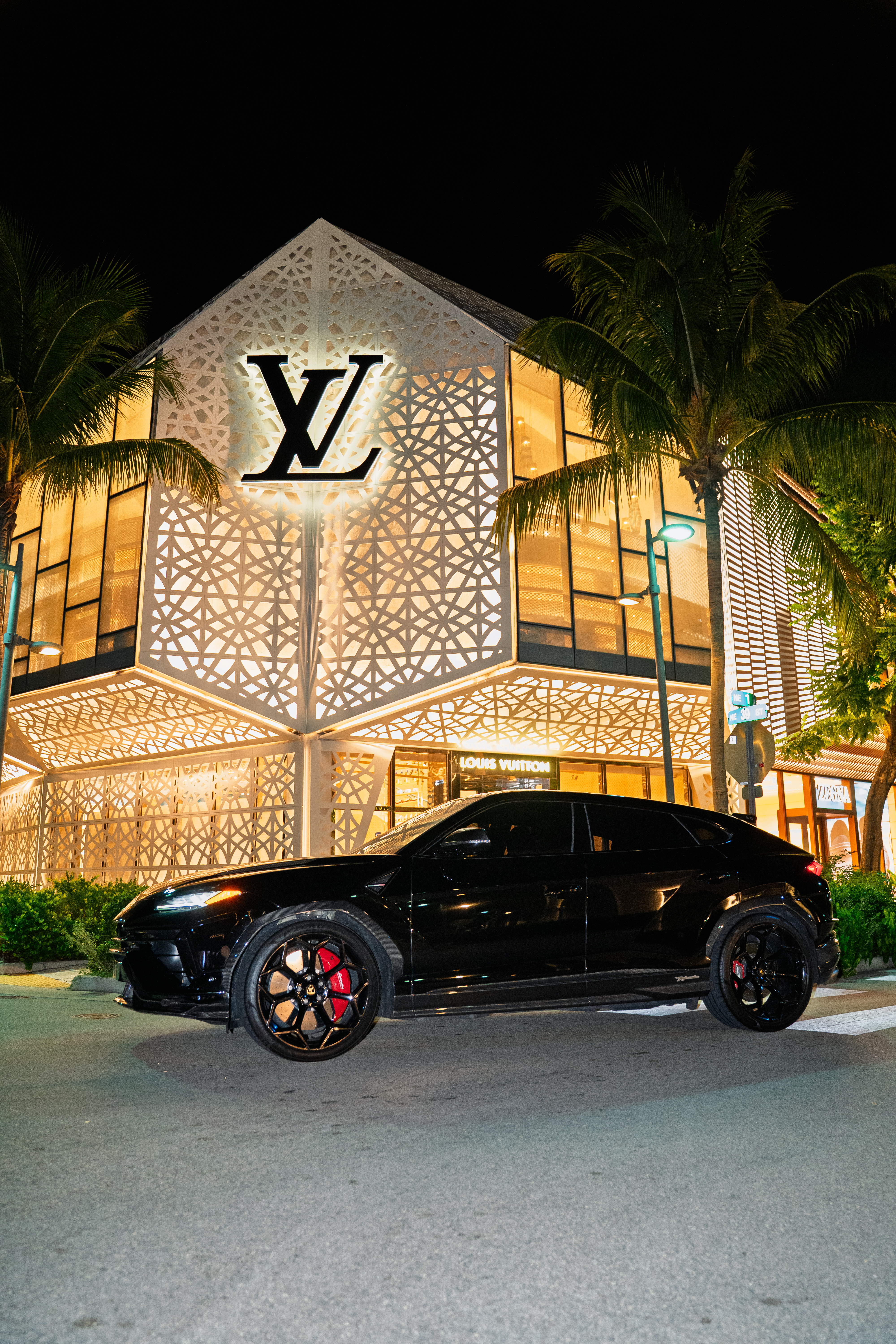 EXPERIENCE A LUXURY LIFESTYLE WHILE LEARNING 