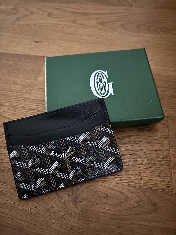 cardholder 