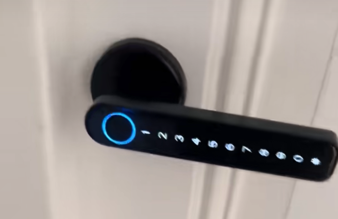 Safe and secure door handle