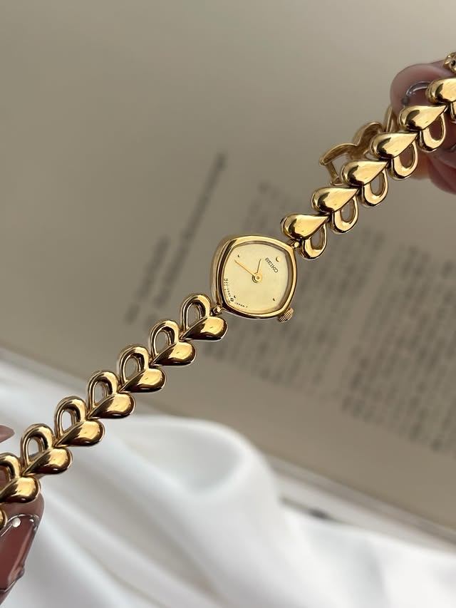 Seiko Tisse 1E20-5280 Gold Heart Link Chain